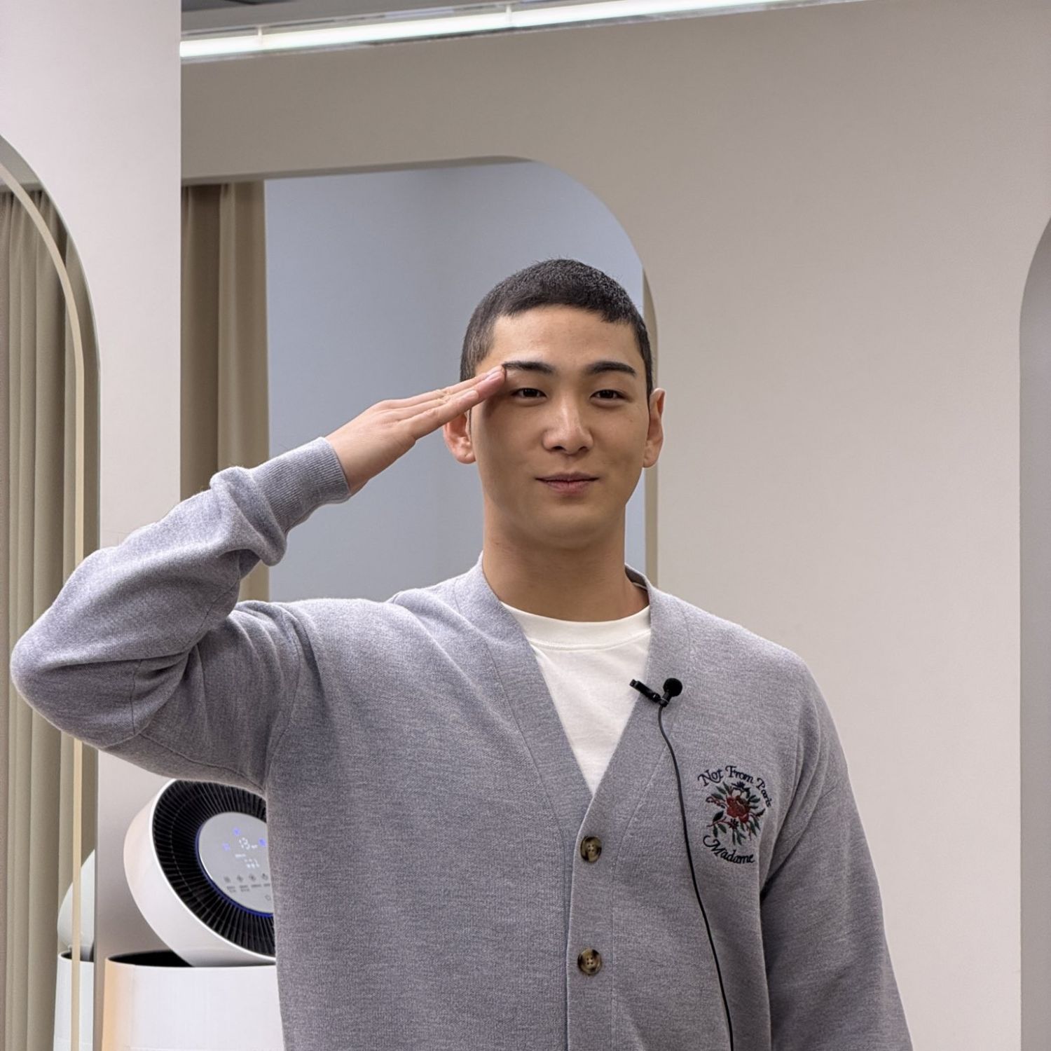 Behind-the-scenes cut of Baekho