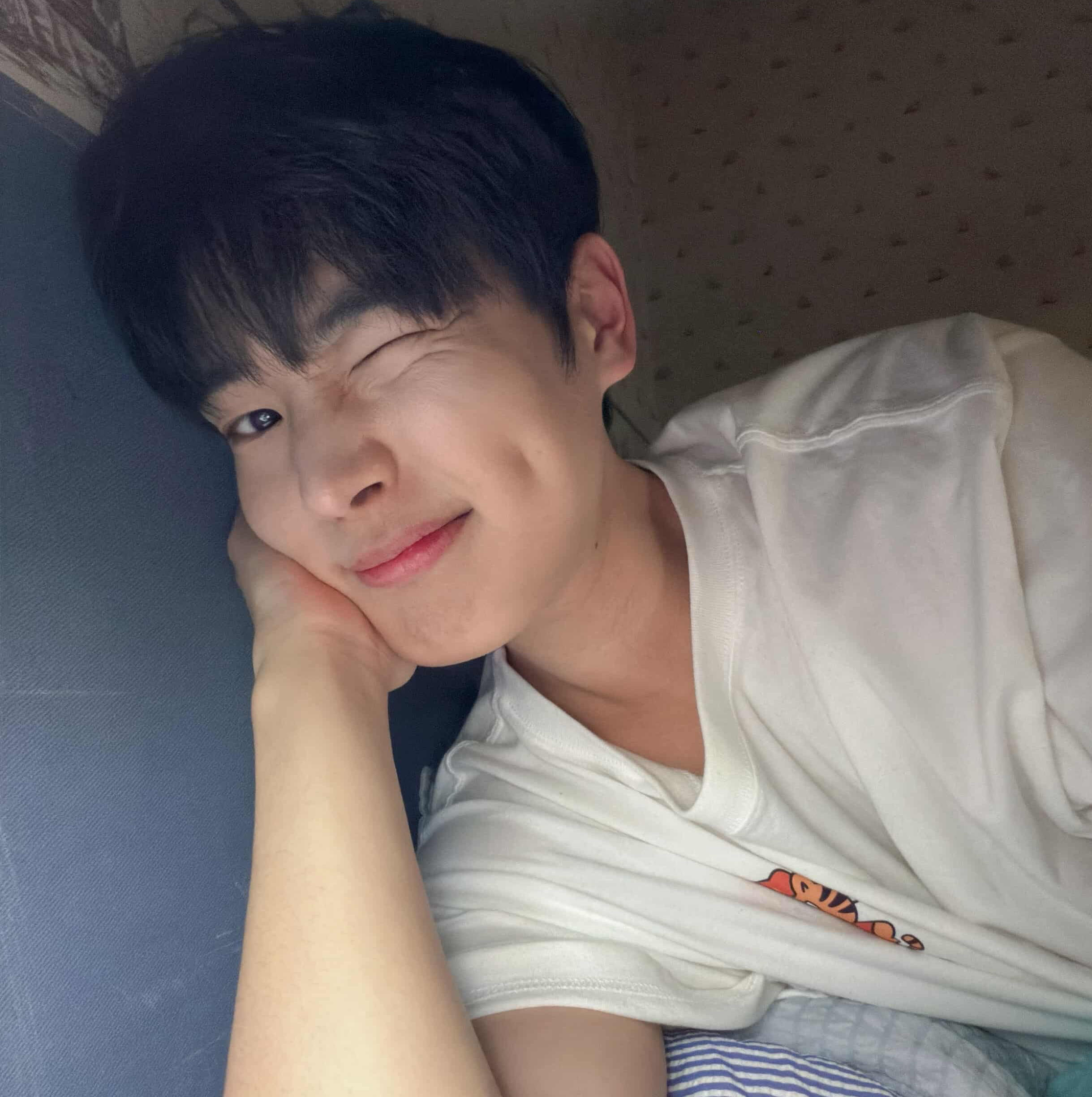 Latest photo of Choi Byungchan