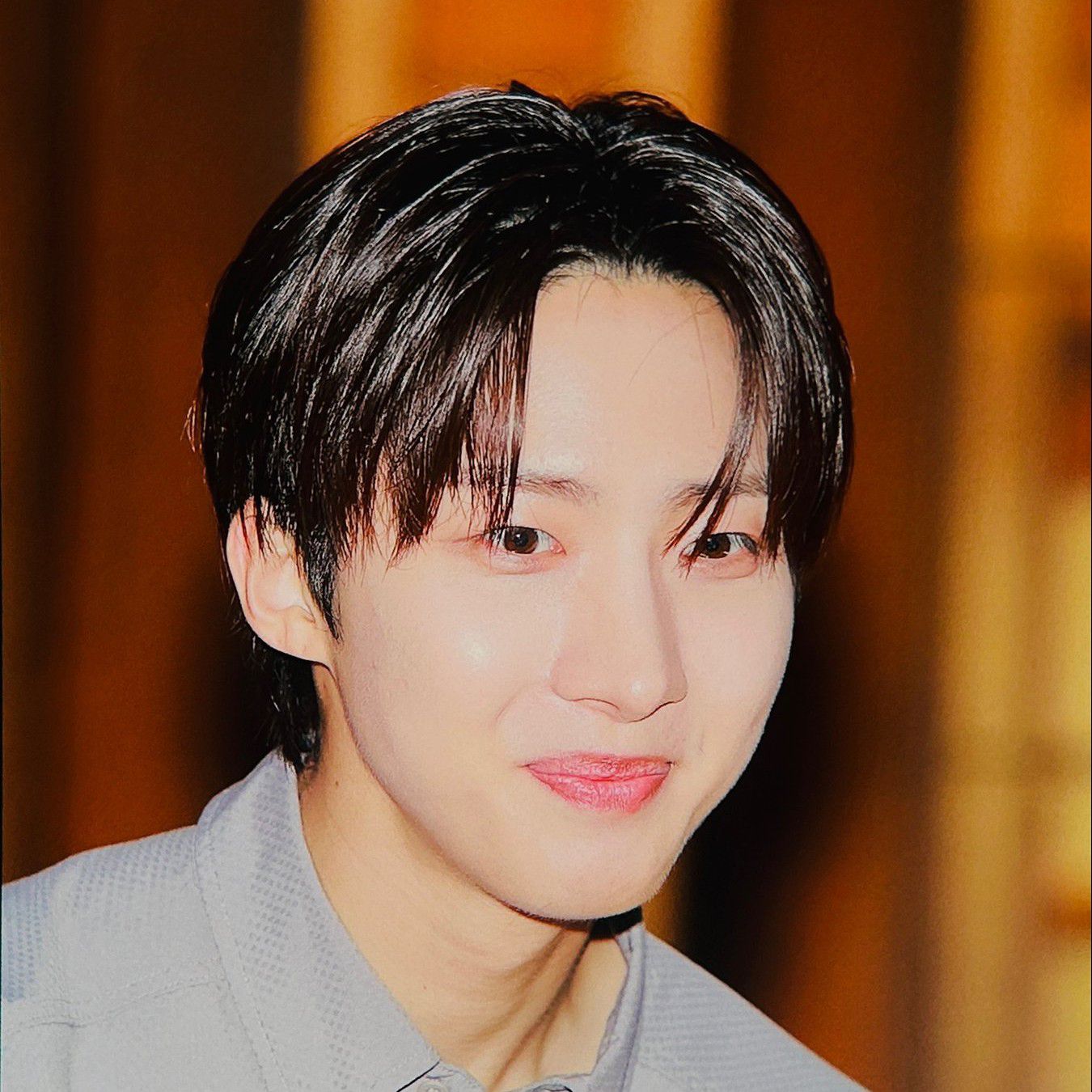 A moment captured by Hui (PENTAGON)'s fan