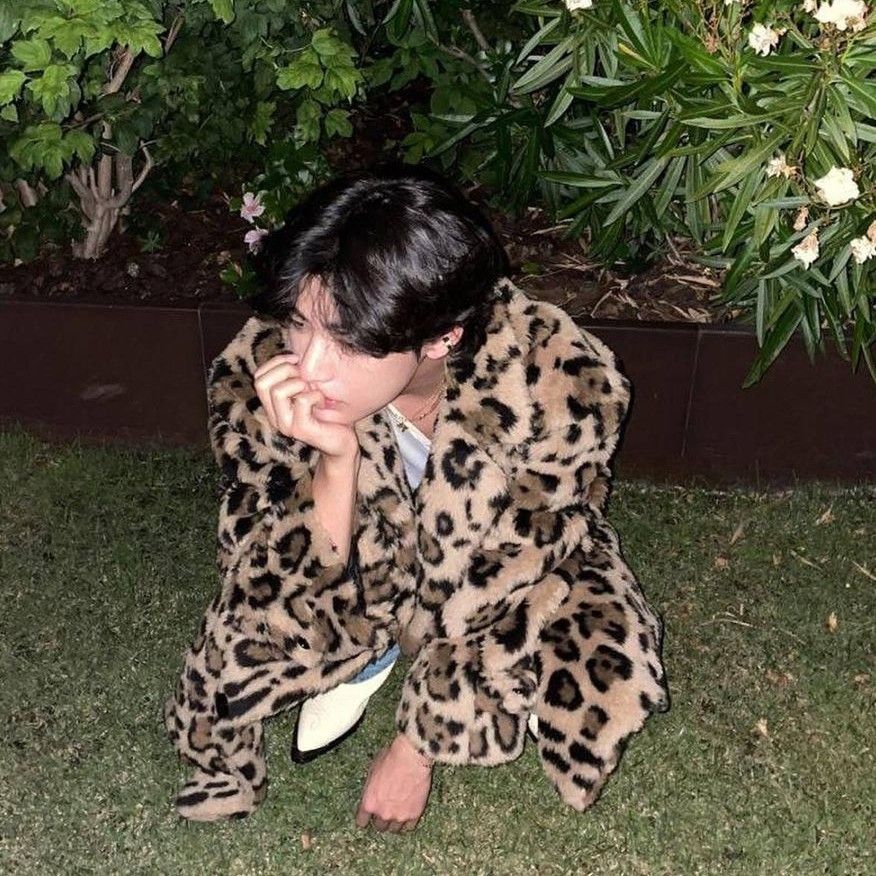 Latest photo of V (BTS)