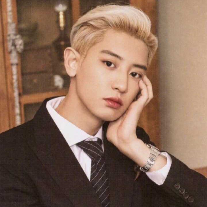 Recent activity shot of Chanyeol (EXO)