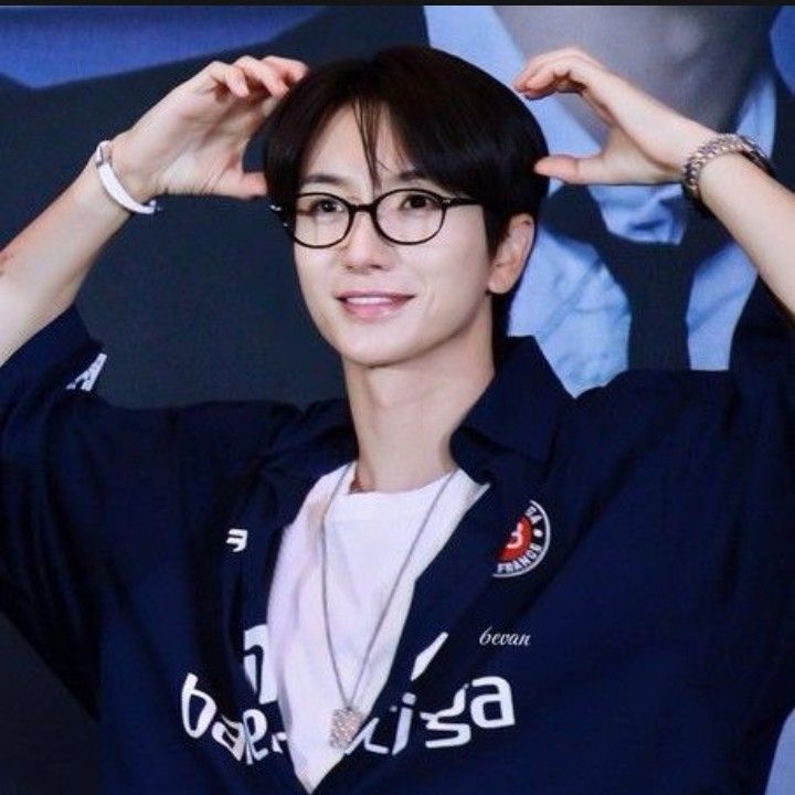 Latest photo of Leeteuk (Super Junior)