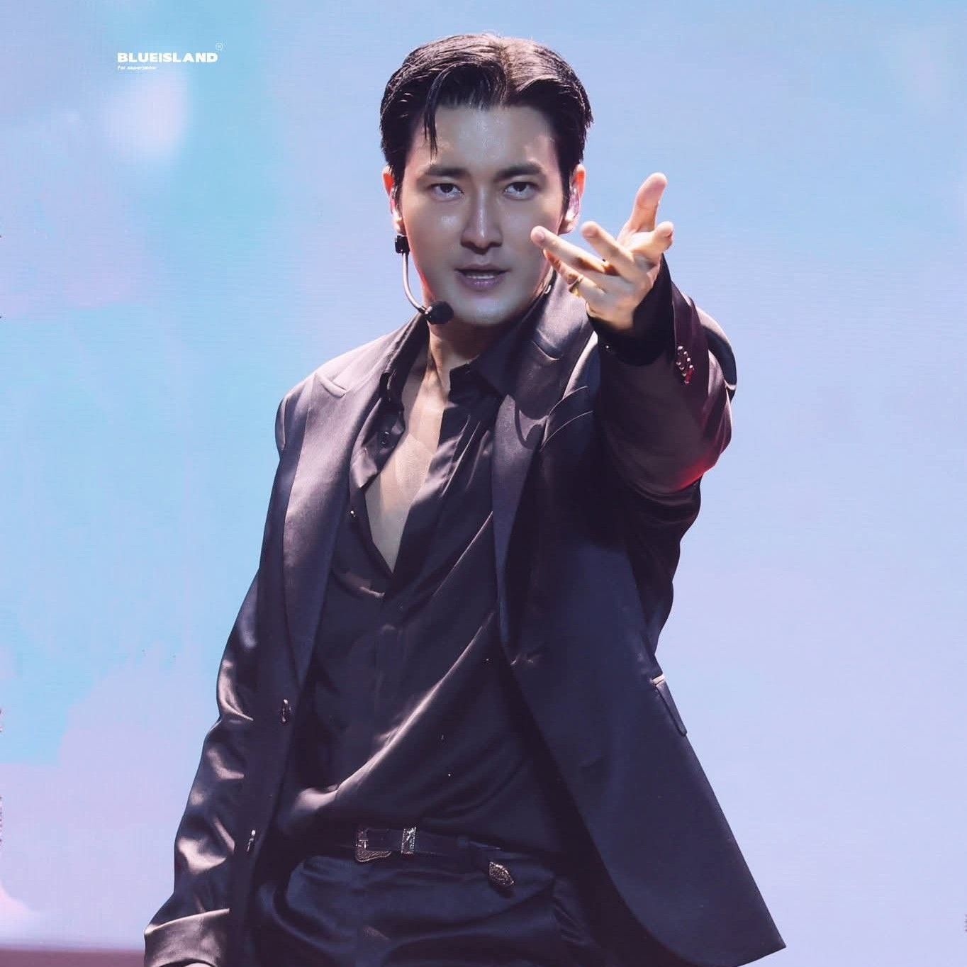 Recent activity shot of Siwon (Super Junior)