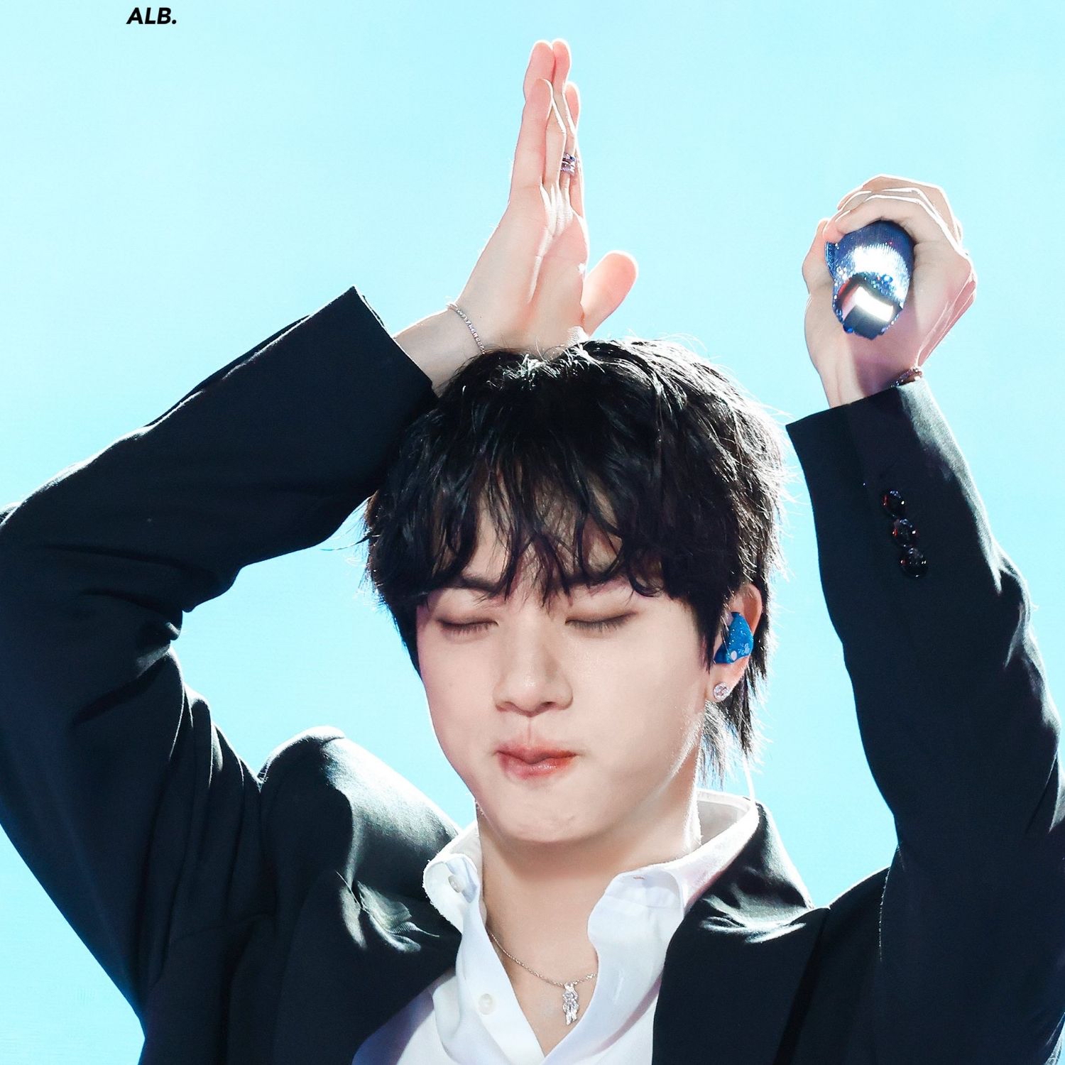 Foto aktivitas terbaru Jin (BTS)