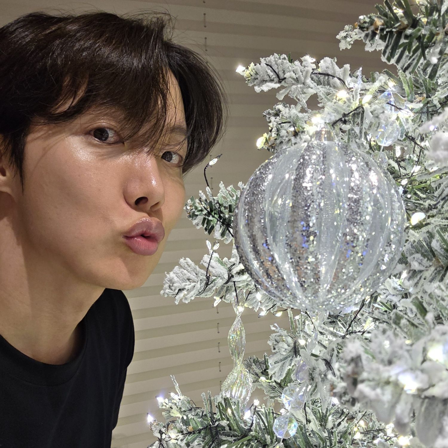 Behind-the-scenes cut of BTS