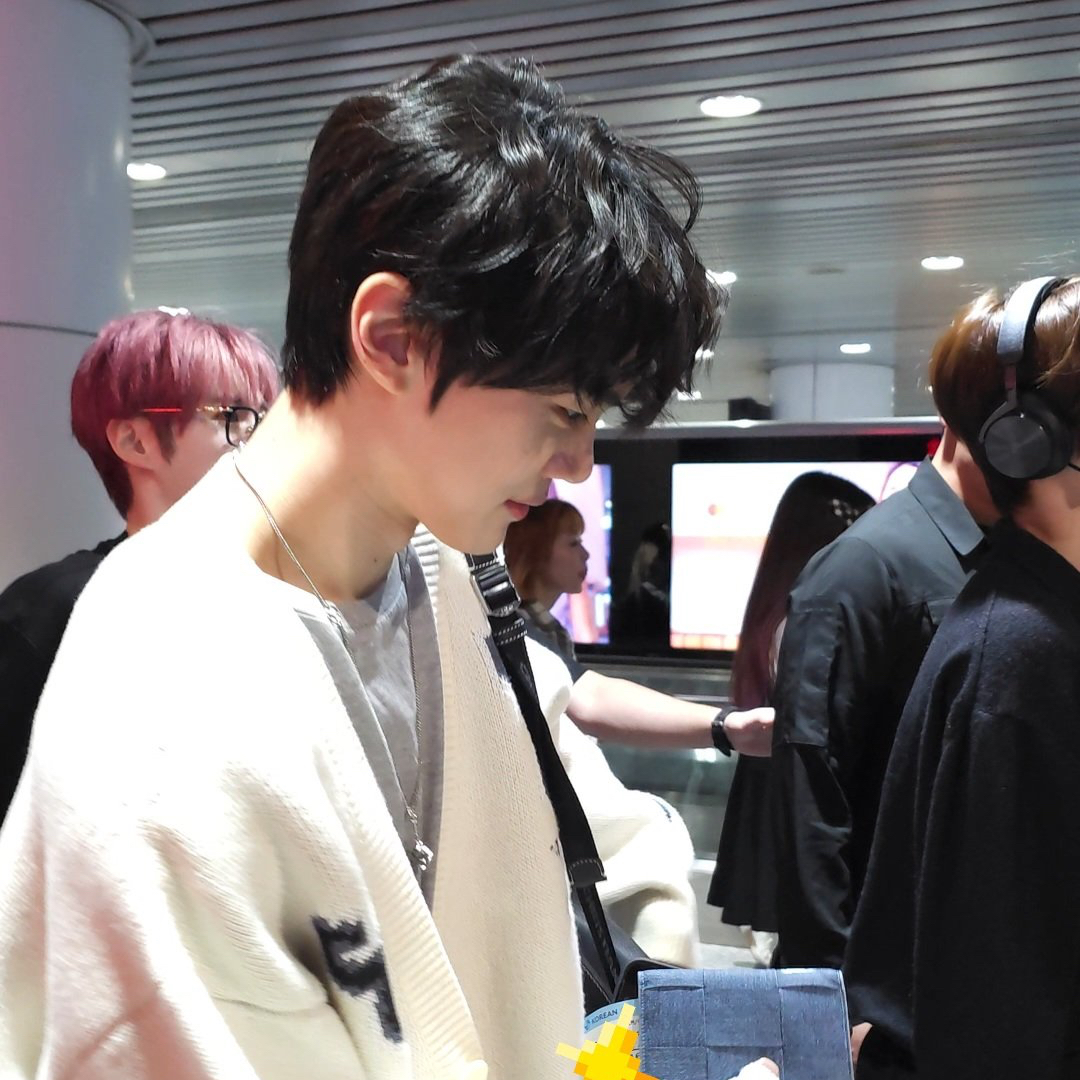 Recent activity shot of Kim Gyuvin (ZEROBASEONE)