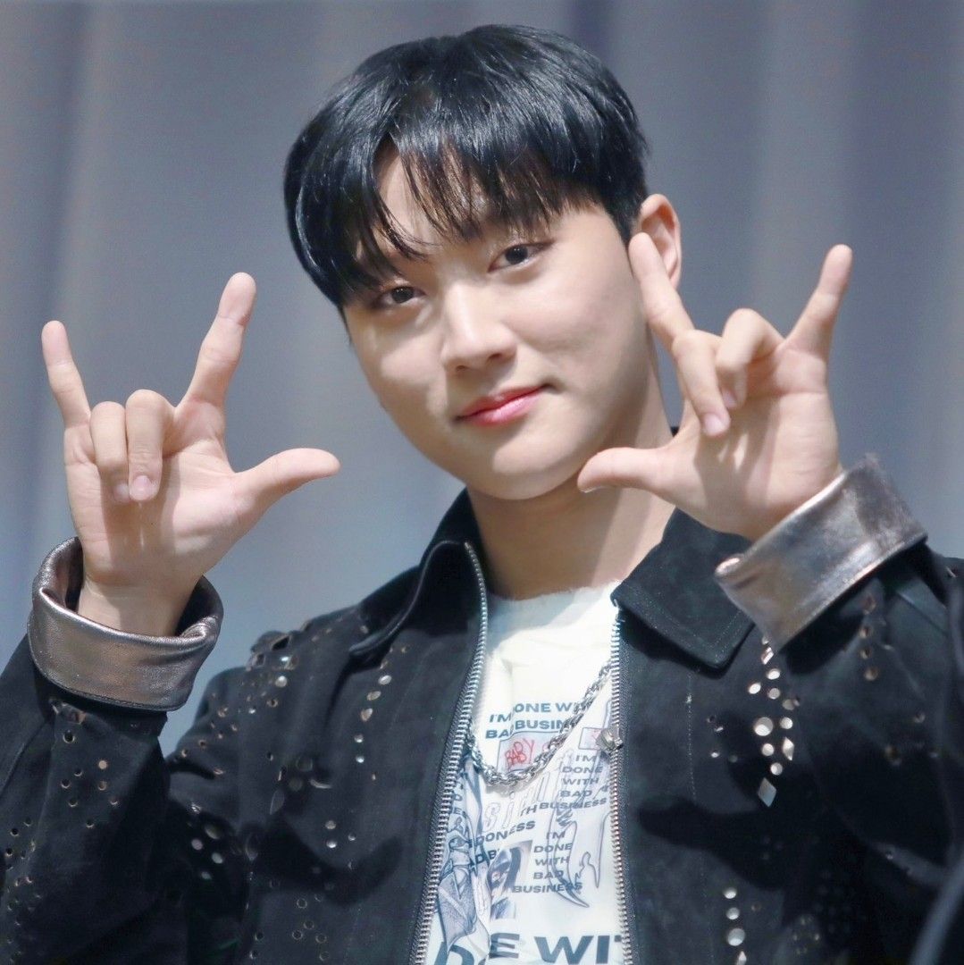 Behind-the-scenes cut of Hong Joochan (GoldenChild)