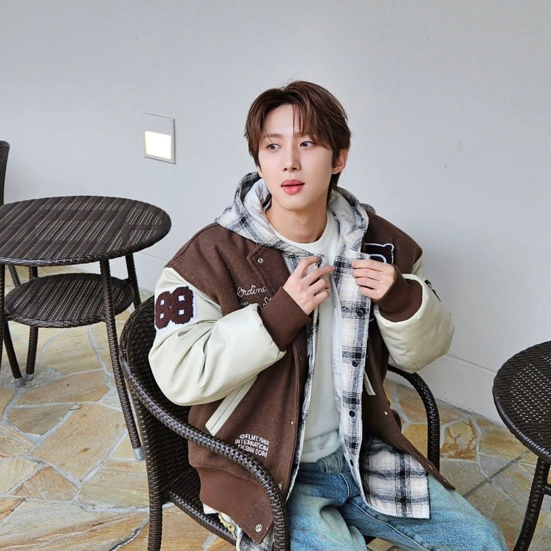 Foto terbaru Hui (PENTAGON)
