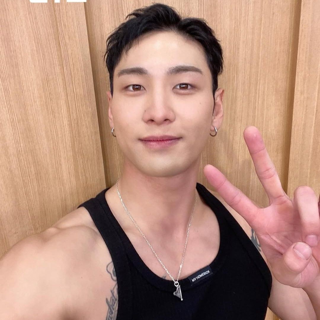 Behind-the-scenes cut of Baekho