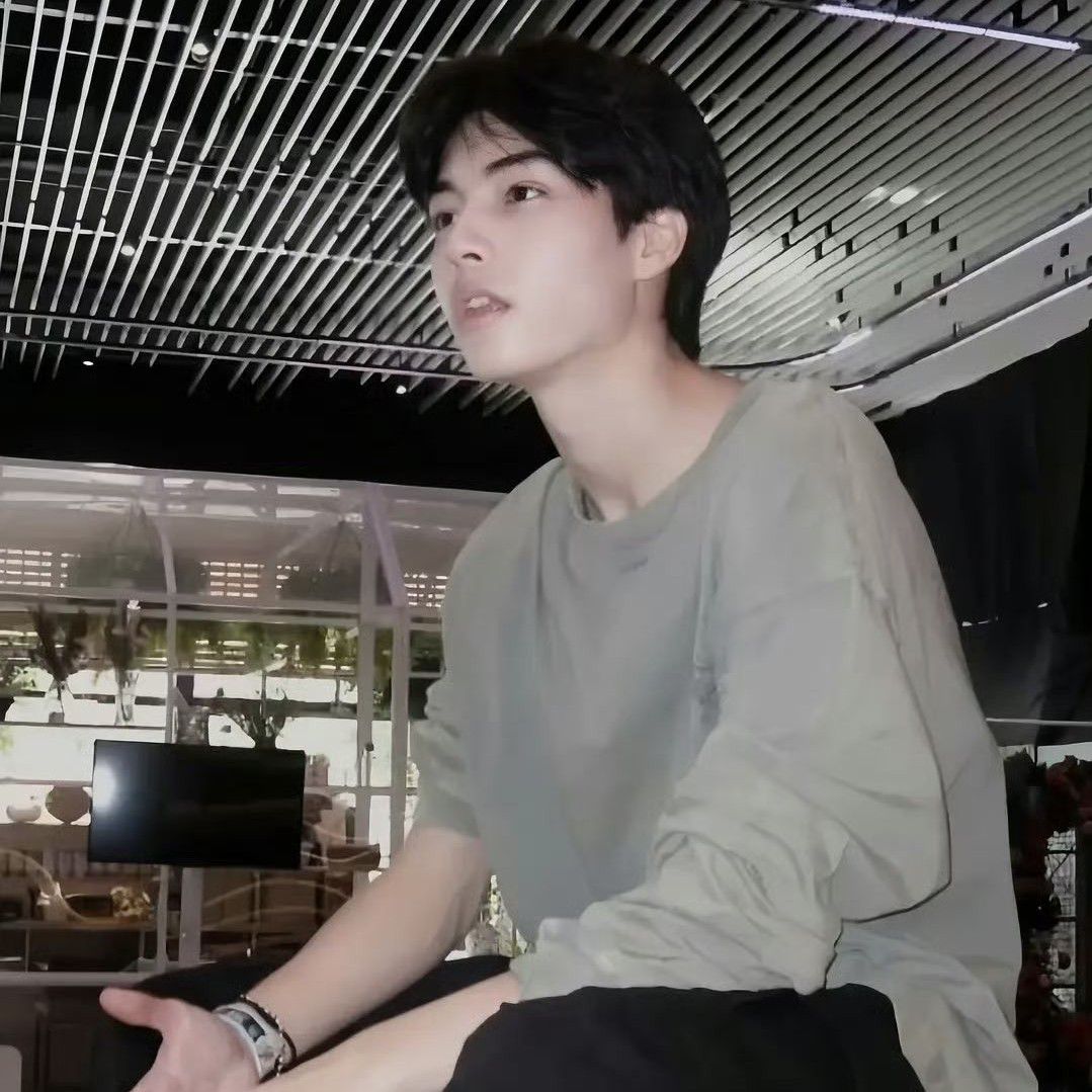 Behind-the-scenes cut of Charlie (SMTR25)