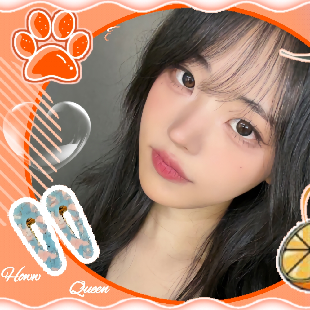 Recent activity shot of Hina (QWER)