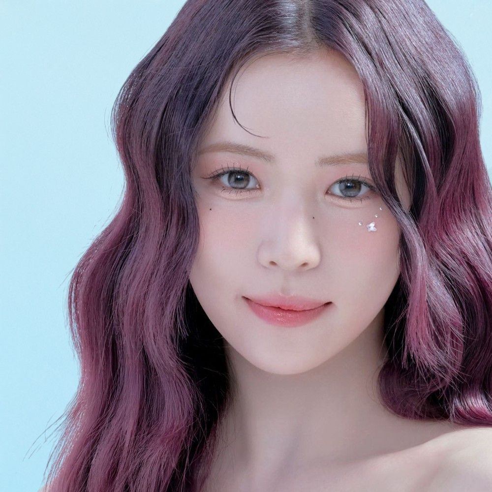 Recent activity shot of Maya (NiziU)