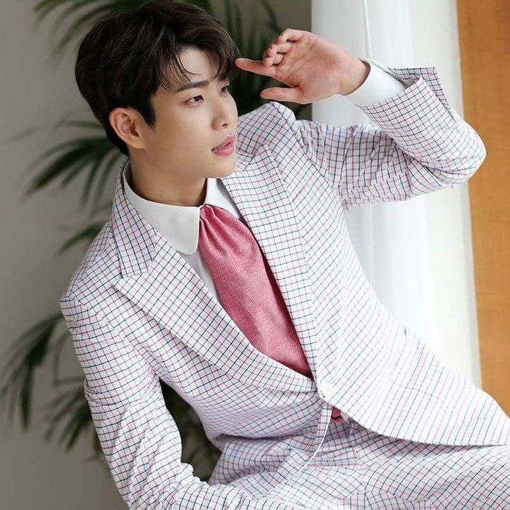 A moment captured by MJ (ASTRO)'s fan