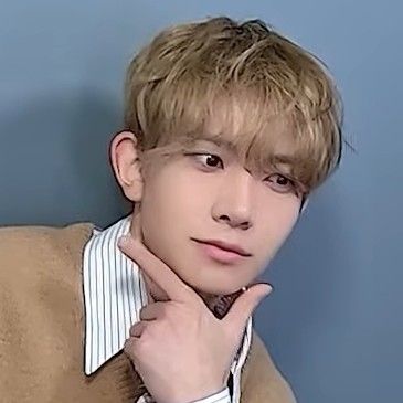 Foto aktivitas terbaru Heeseung (ENHYPEN)