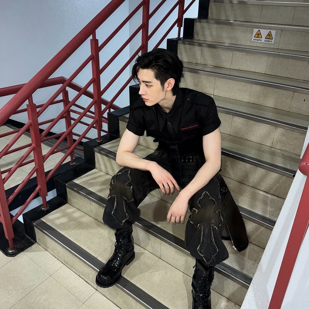 Recent activity shot of Sunghoon (ENHYPEN)