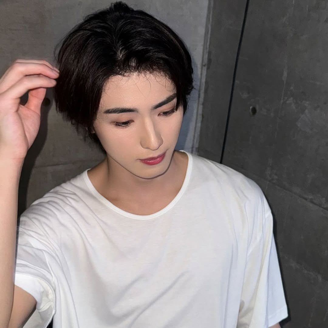 Recent activity shot of Yonghee (CIX)