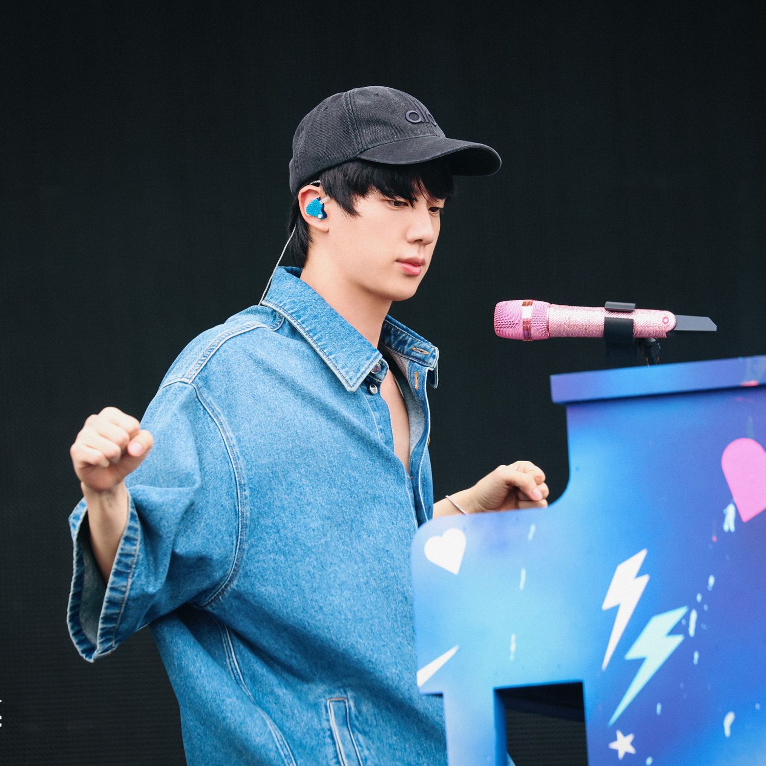 Jin (防弹少年团)粉丝拍下的瞬间