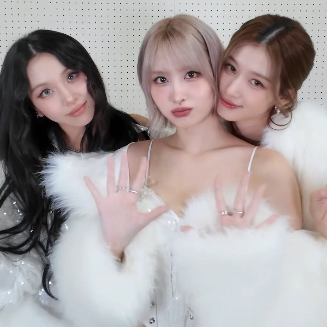 모모 (TWICE) 최근 활동샷