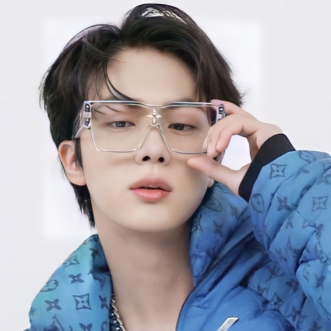 Behind-the-scenes cut of Jin (BTS)