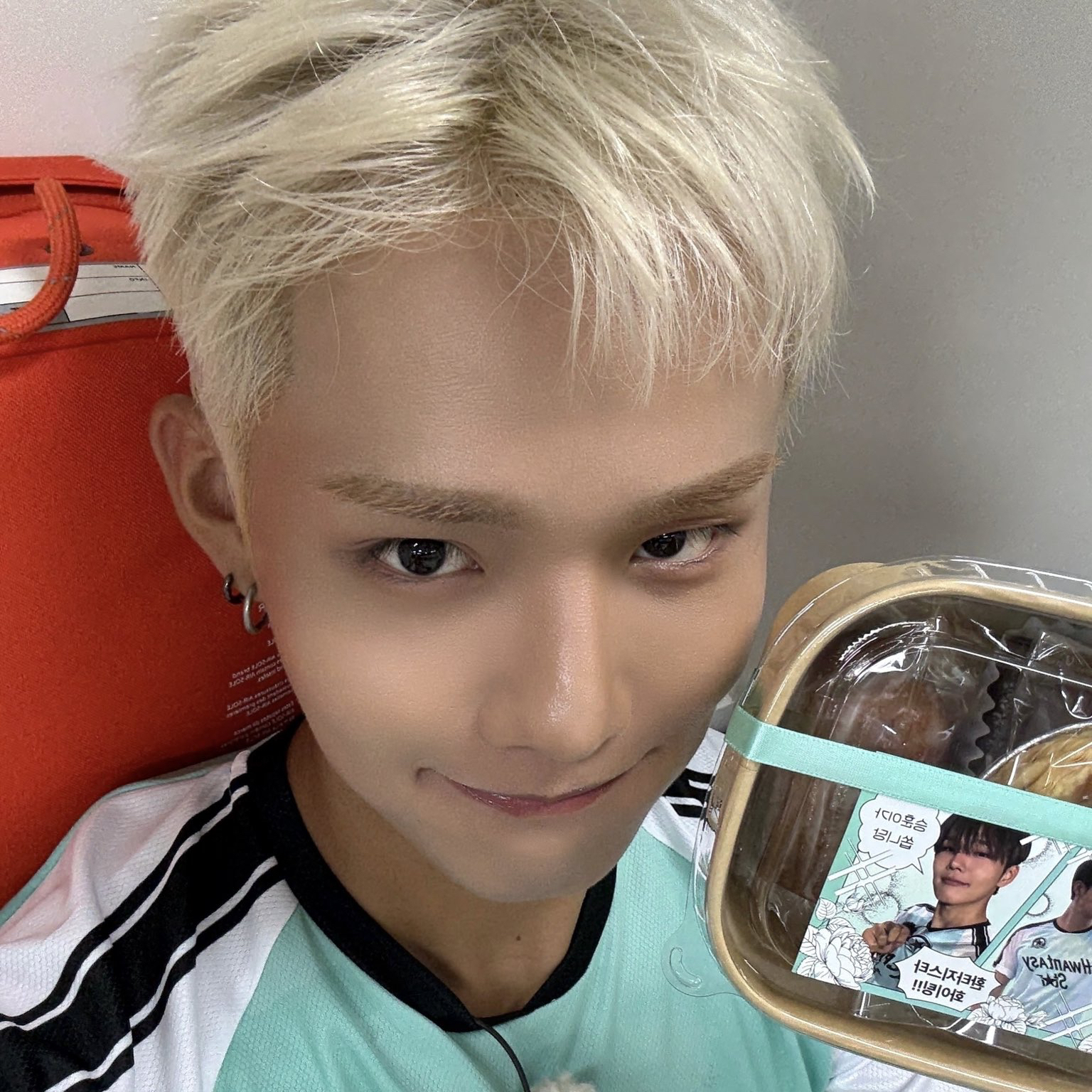 Behind-the-scenes cut of Seunghun (B.D.U)