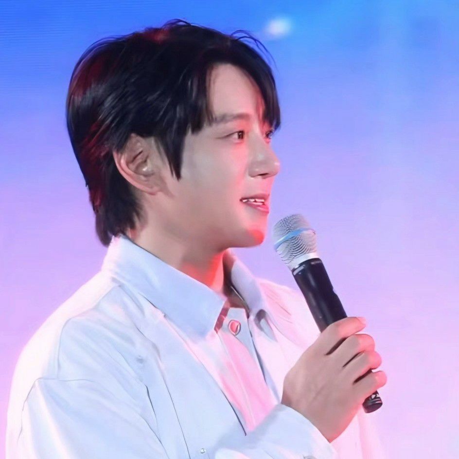 Recent activity shot of Hwang Chiyeol