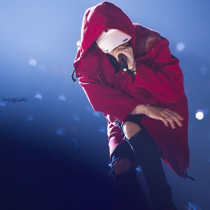 Foto aktivitas terbaru SUGA (BTS)