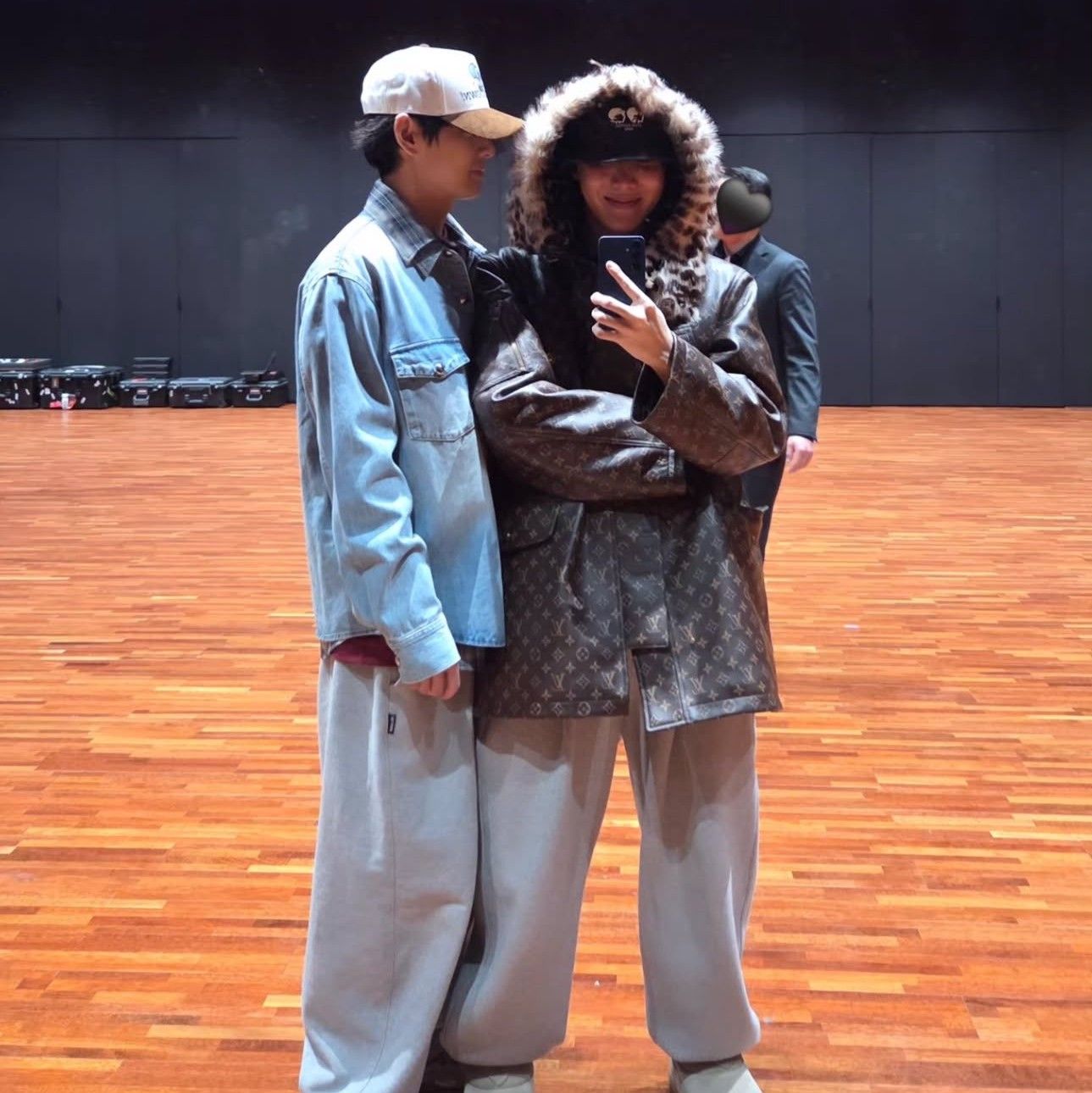 Foto aktivitas terbaru j-hope (BTS)