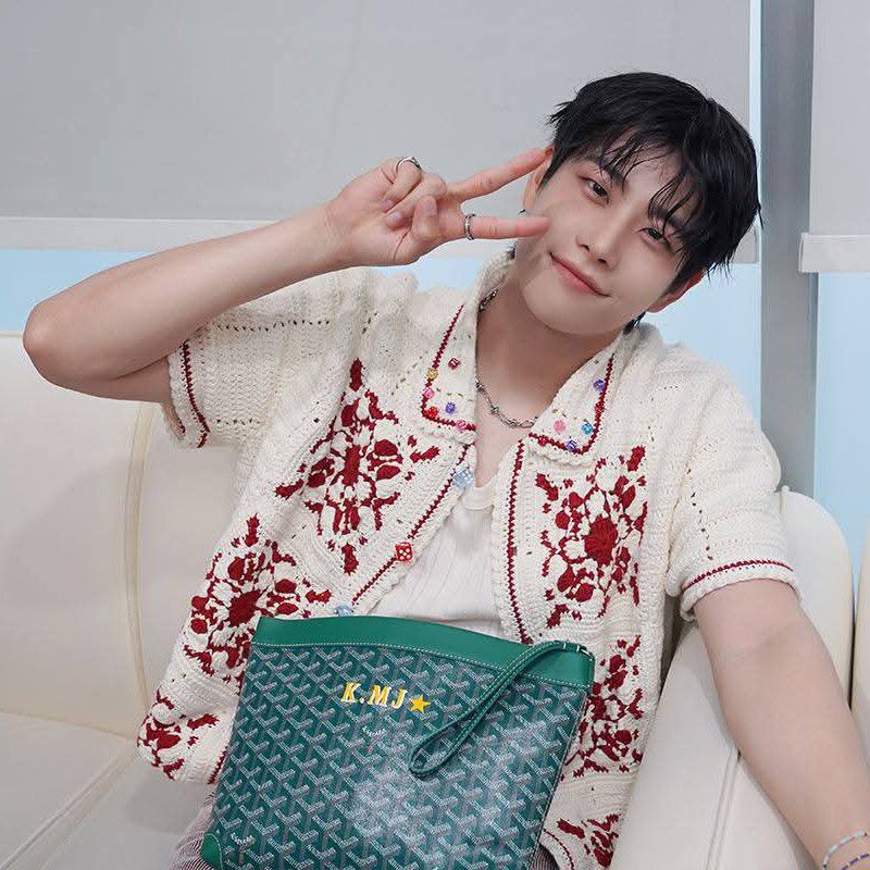 A moment captured by MJ (ASTRO)'s fan