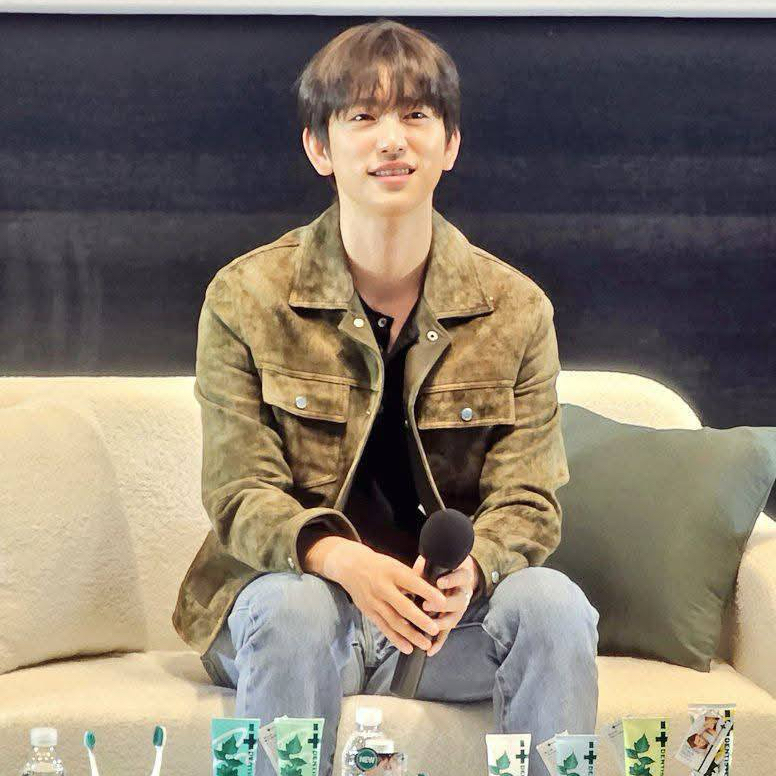 Potret di balik layar Jinyoung (GOT7)