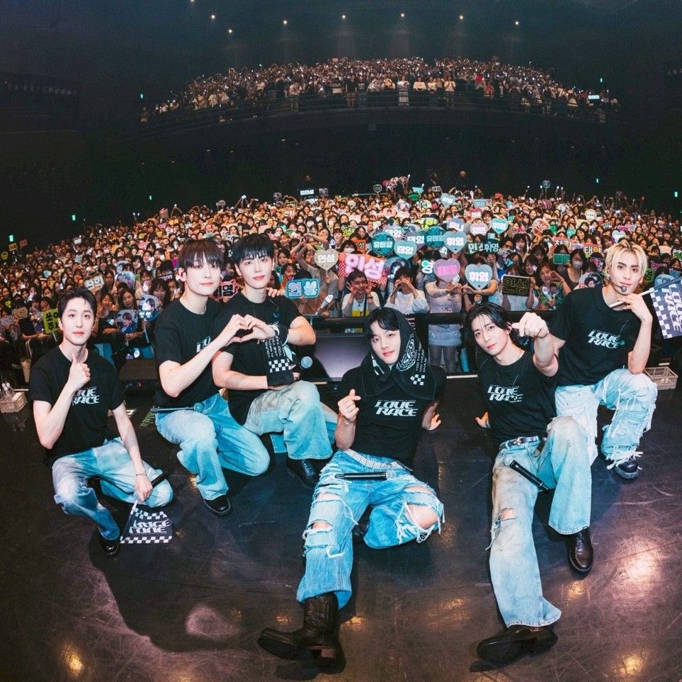 Behind-the-scenes cut of SF9