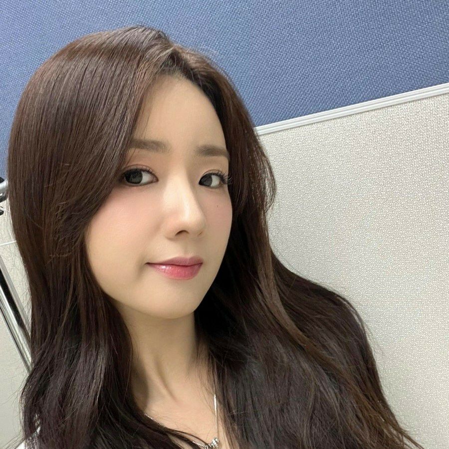 Recent activity shot of Yoon Bomi (Apink)