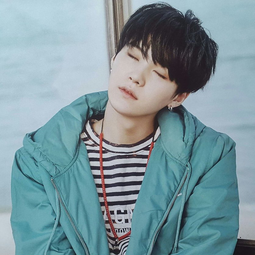 SUGA (防弹少年团)的最新照片