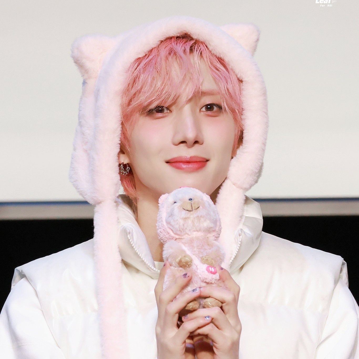 Behind-the-scenes cut of Hui (PENTAGON)