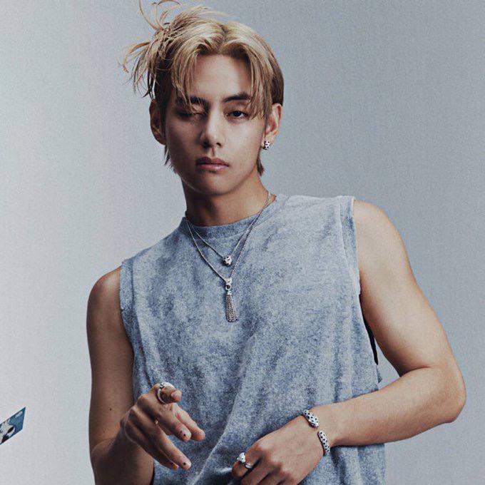 Behind-the-scenes cut of V (BTS)