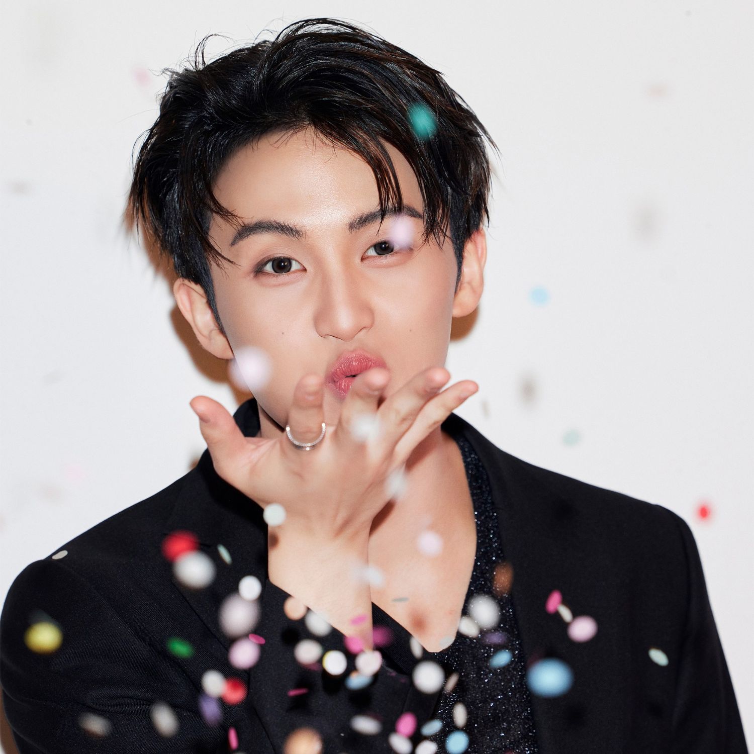 A moment captured by Mark (NCT 127, NCT DREAM)'s fan