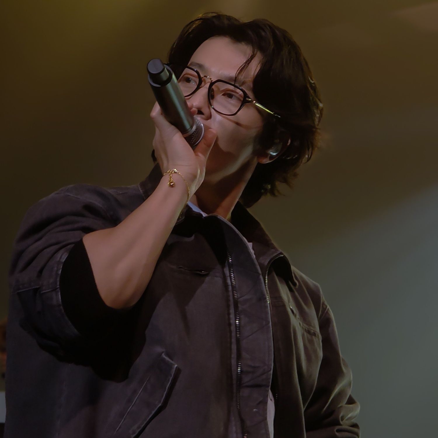 Behind-the-scenes cut of Donghae (Super Junior)