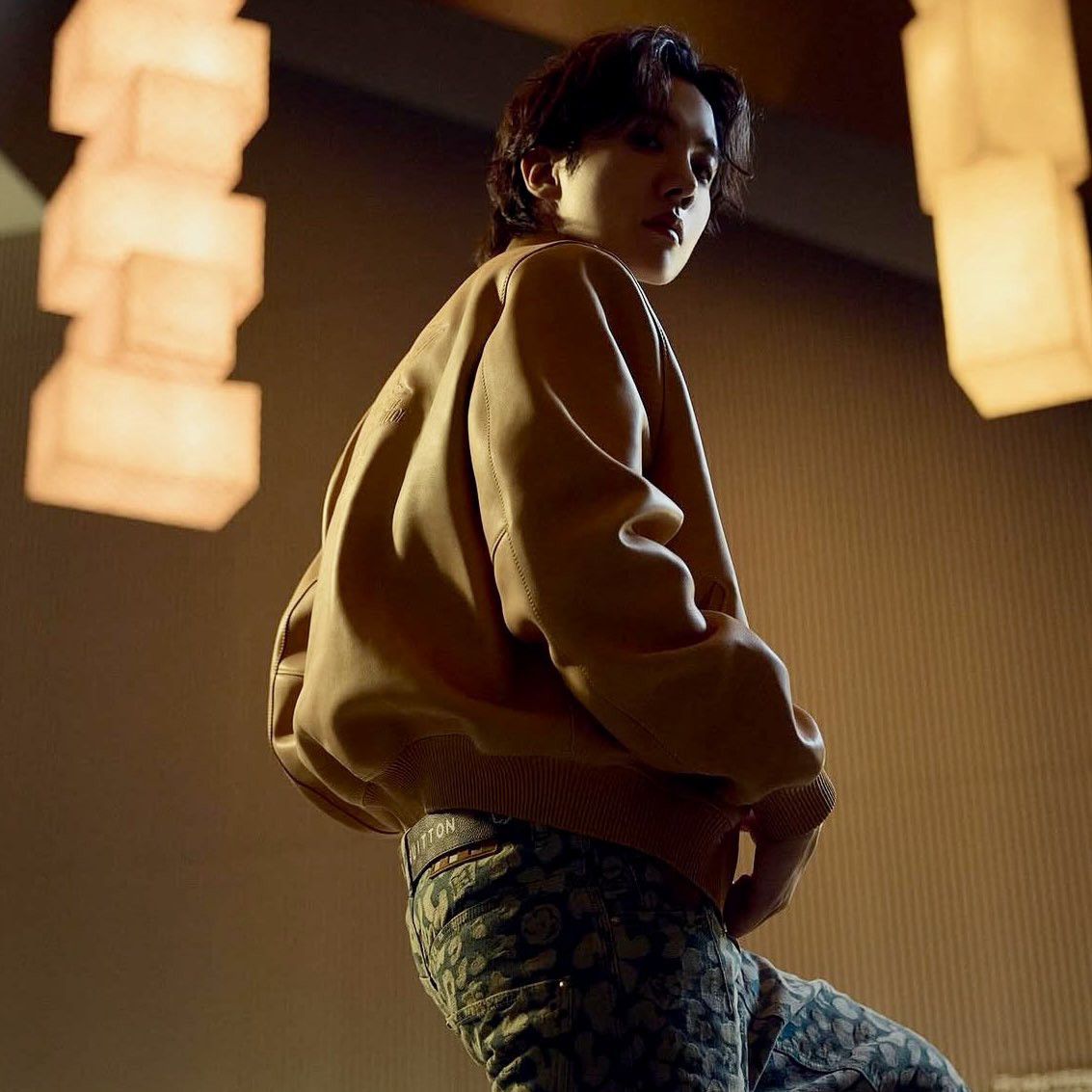 Foto aktivitas terbaru j-hope (BTS)
