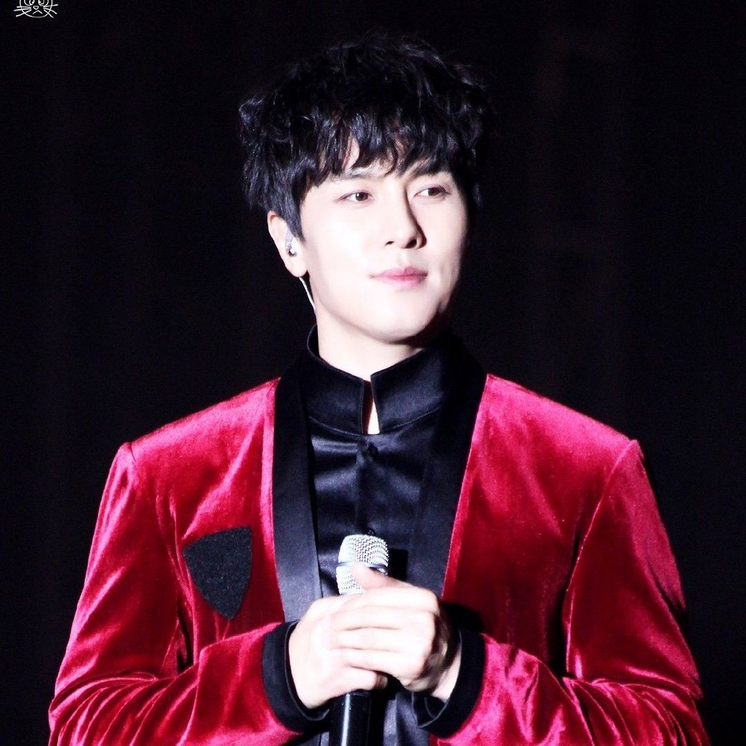 A moment captured by Kim Dongwan (SHINHWA)'s fan