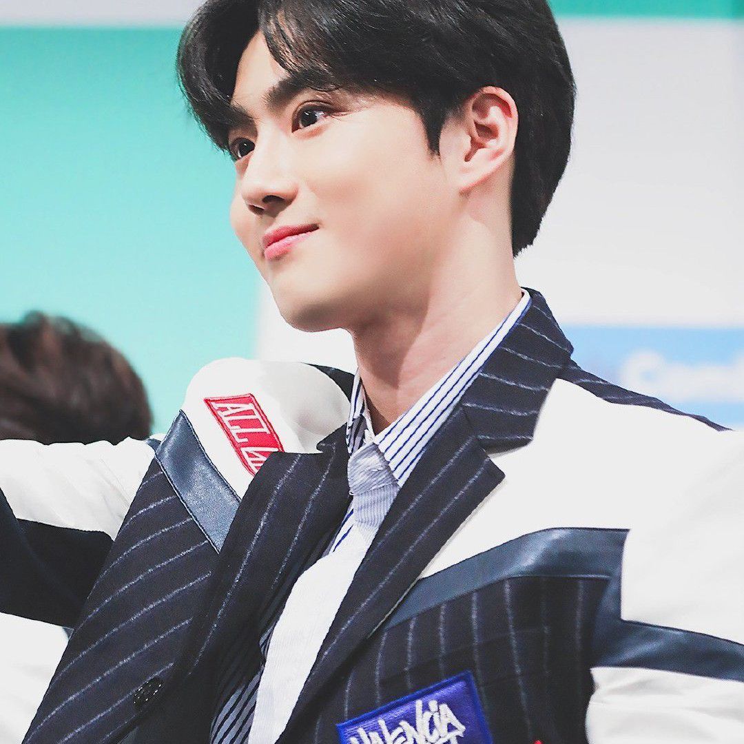Suho (EXO)的幕後花絮