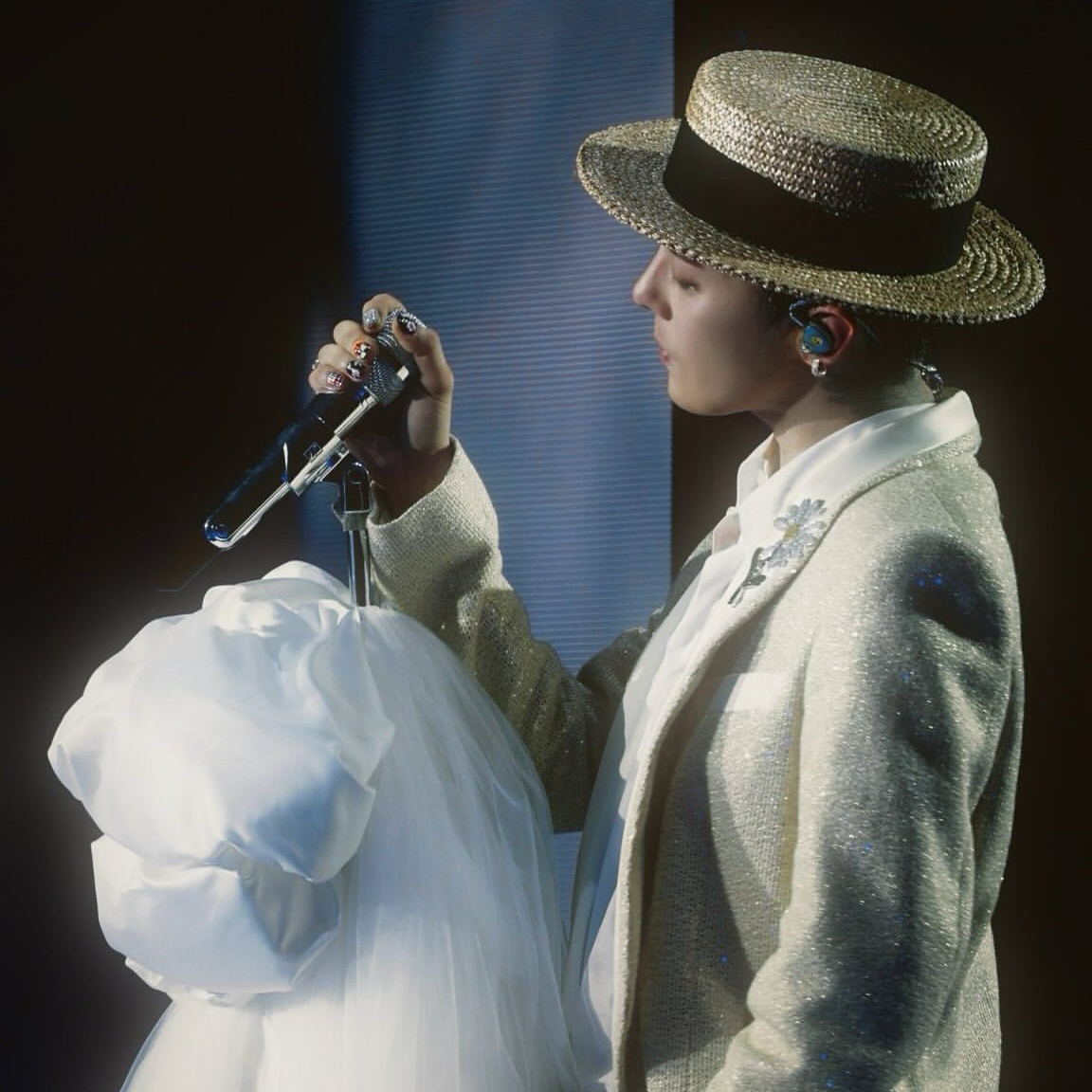 A moment captured by G-DRAGON (BIGBANG)'s fan