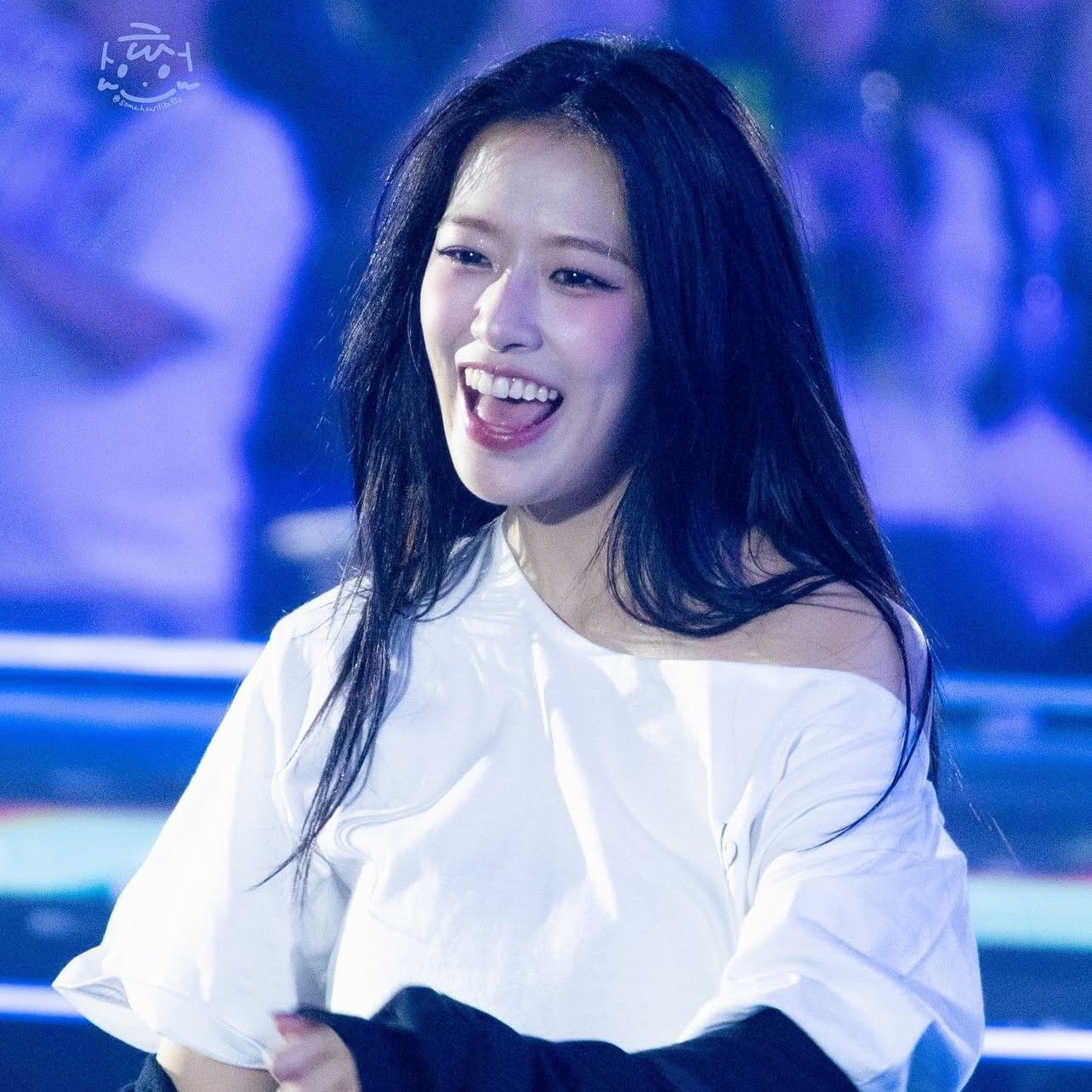 Behind-the-scenes cut of IVE