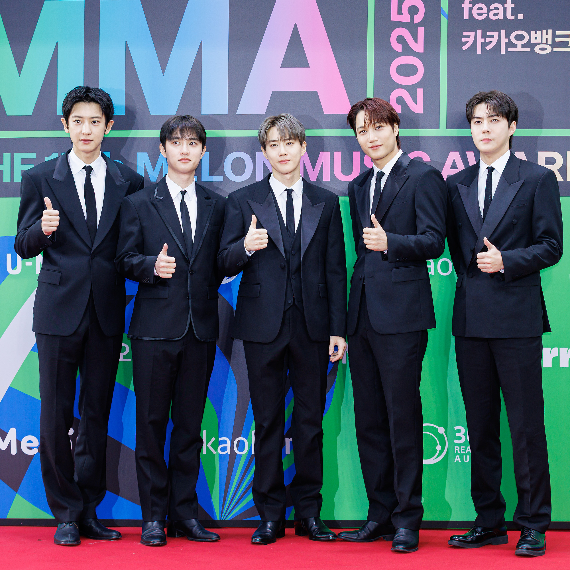 Behind-the-scenes cut of EXO