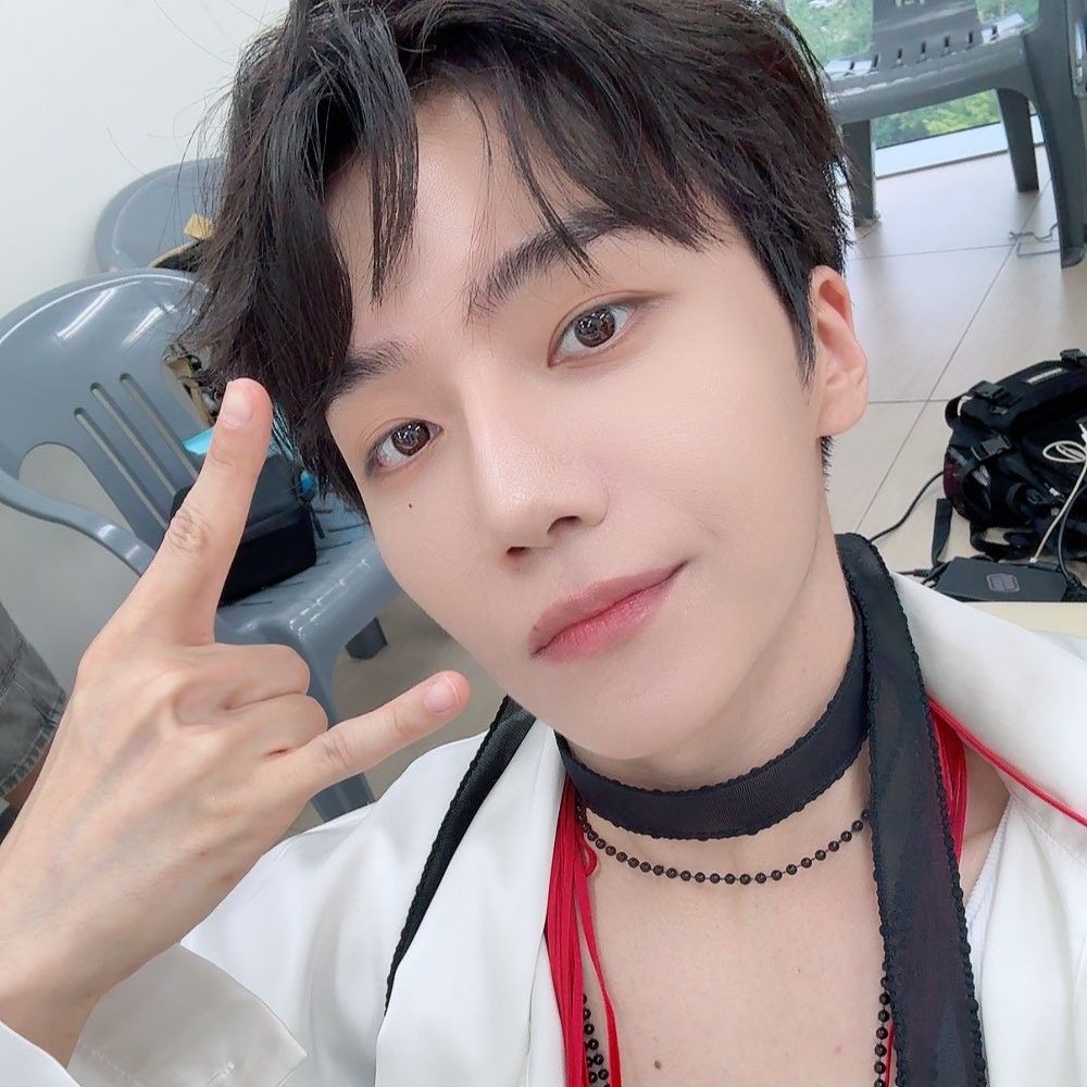 Recent activity shot of Jinho (PENTAGON)