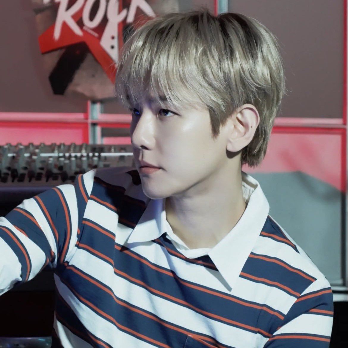 백현 (EXO)의 비하인드 컷