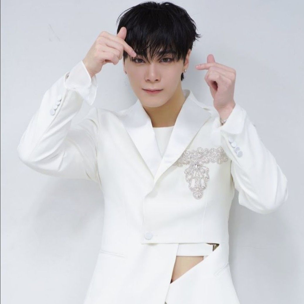 Behind-the-scenes cut of Moonbin (ASTRO)