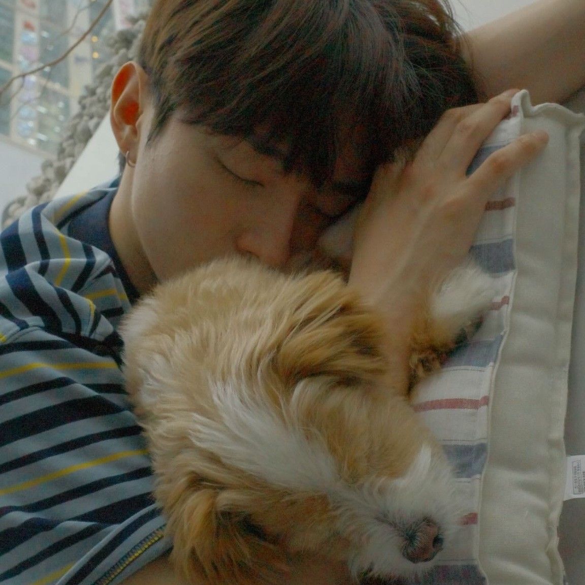 Behind-the-scenes cut of Yoon Jisung