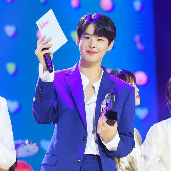 A moment captured by VICTON's fan