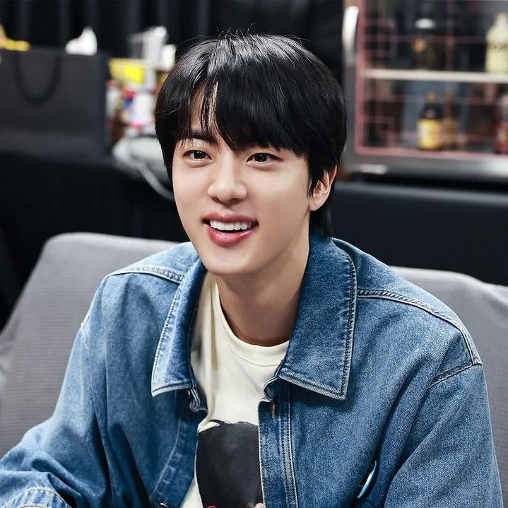 Momen yang diabadikan oleh penggemar Jin (BTS)
