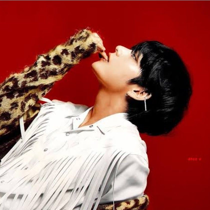 뷔 (방탄소년단)의 최신 사진