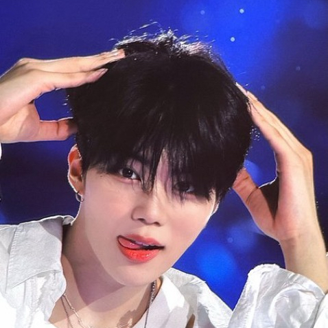 A moment captured by Park Gunwook (ZEROBASEONE)'s fan